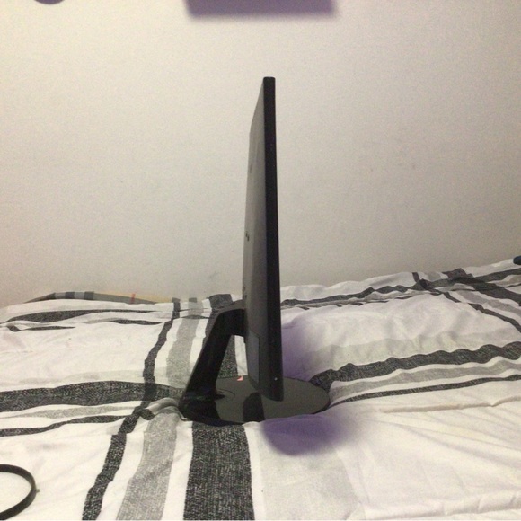 Samsung S24D330H 24" Full HD Monitor - Black (LS24D330HSL/ZA) - Picture 2 of 6